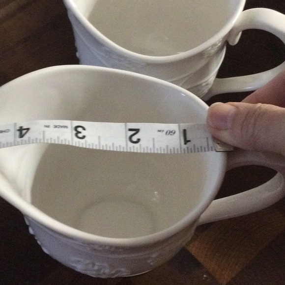 White serving bowls and gravy boats - Picture 12 of 12